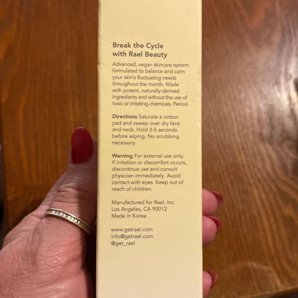 Nib Rael Beauty Refresh button cleansing water. Size 5.07 fl oz - Picture 5 of 6